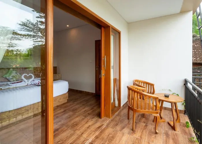 Graha Shanti House Hotel